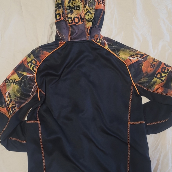 Boy's Medium Reebok zip up play warm jacket. - Picture 6 of 7